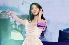 IU、「耳が1年前から異常」…聴覚問題を告白