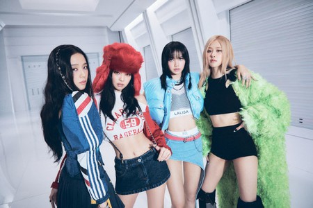 「BLACKPINK」、K-POPガールズグループ初！ビルボード200で1位獲得