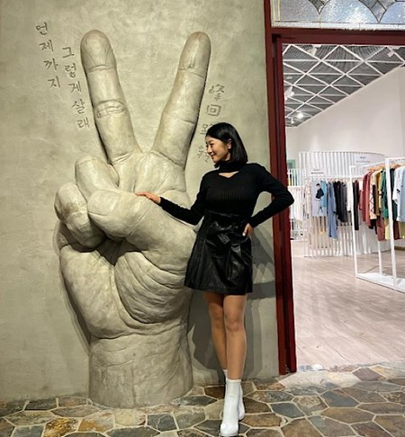 “ゴルフ女神“プロゴルファーアン・ソヒョン、済州ラグジュアリーホテルのファッションモールで美貌自慢