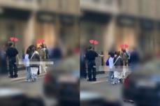 俳優ユ・アインと歌手IU、一緒にパリへ…ファンたちが騒いだ1枚の写真