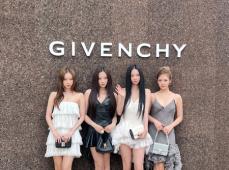 GIVENCHYファッションショーに参加の「aespa」、仏ファン＆メディアを魅了