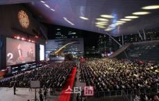 第27回釜山国際映画祭開幕…観客の熱い拍手と歓呼に満ちたレッドカーペット