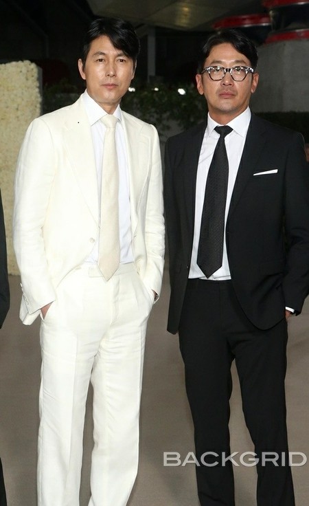 俳優チョン・ウソン、イ・ビョンホン、ハ・ジョンウ、LAアカデミーイベントに参加…それぞれの“ダンディ”スーツフィット