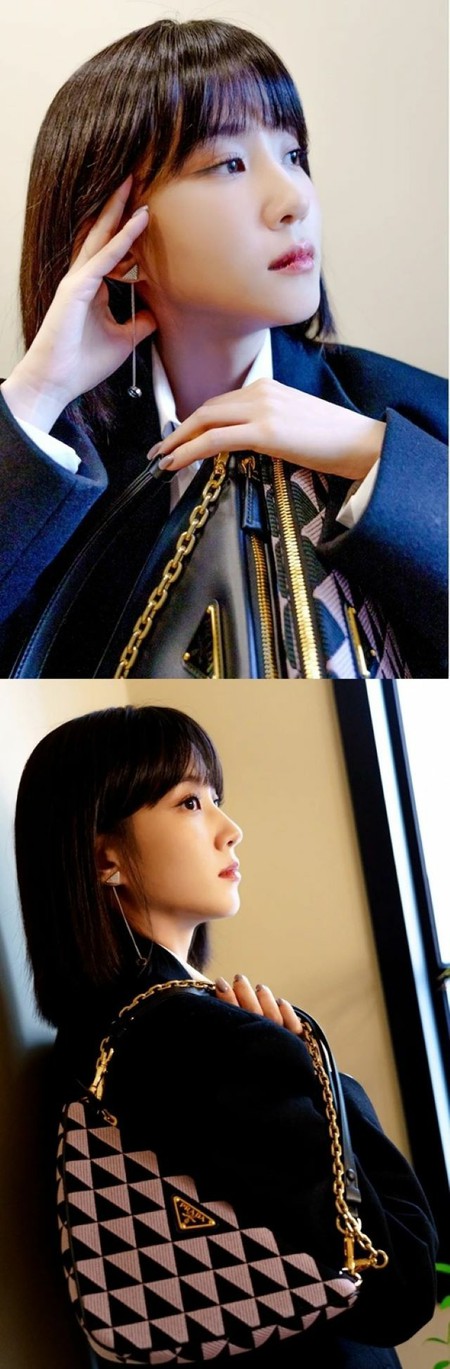 女優パク・ウンビン、“ウ・ヨンウ”とはガラリと変わった雰囲気…プラダの新作バッグを持ちシックな表情