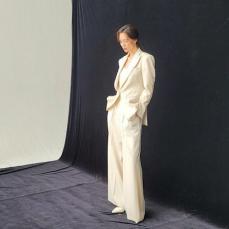 チン・アルム、新婚中の新しいお宅…「夫ナムグン・ミンが惚れ直すスーツスタイル」