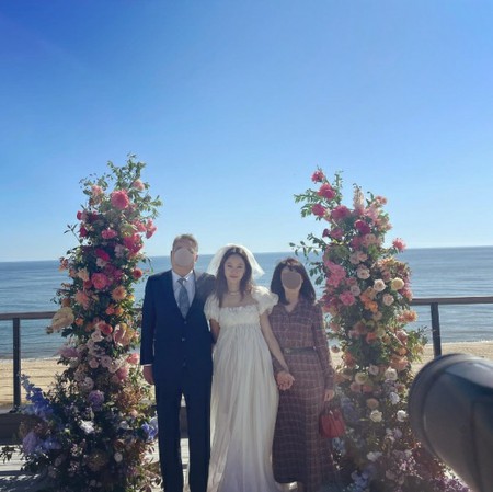 女優コン・ヒョジン、幸せいっぱいの結婚式現場を公開…ウェディングドレス姿で“女神降臨”