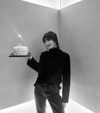 女優ソン・ヘギョ、42歳の誕生日なのに顔は20代…「唇チュー」