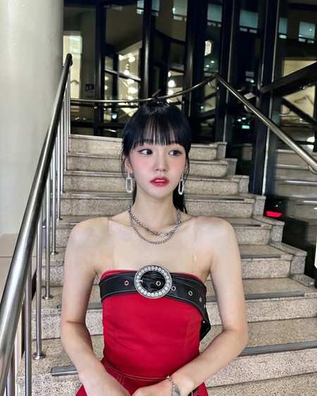 ナナ（woo！ah！）、階段で撮っただけ…人形のようなビジュアル公開