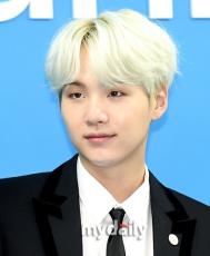 「BTS」SUGA、”社会服務要員予定説”に事務所側が立場「個人情報なので確認難しい」