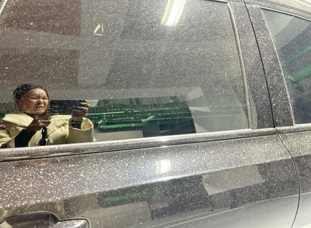 歌手ペク・チヨン、“雪テロ”に遭った車の証拠写真…「昨日洗車したのに」