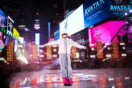 J-HOPE（BTS）、米最大の新年ライブショーに出演…タイムズスクエアでカウントダウンも