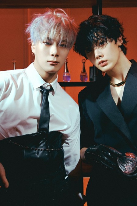 ムンビン＆ユンサナ(ASTRO)、海外で新譜「INCENSE」の人気爆発！…成功