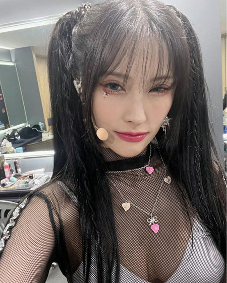 KARA」ギュリ、セクシー限度超過シースルー…自信あふれるグラマー