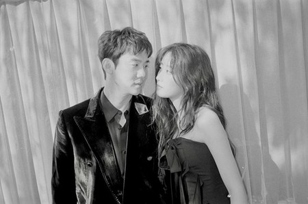 ユ・ヨンソク＆ムン・ガヨン、本物の恋人同士のような甘い雰囲気…ツーショット写真を公開