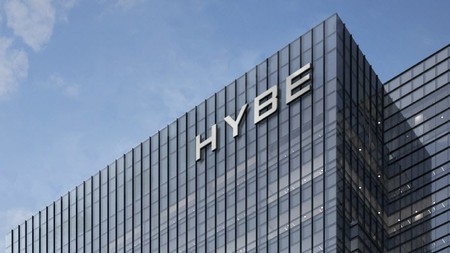 HYBE、SMエンタとカカオの契約に「驚きと心配」…法的措置も検討中