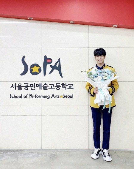 歌手チョン・ドンウォン、ソウル公演芸術高校の入学式に出席