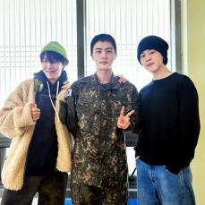 「BTS（防弾少年団）」JIMIN＆J-HOPE、入隊中のJINの面会に…久しぶりのスリーショットにARMY感動