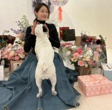 女優ソン・ユリ、ファンが贈ってくれた誕生日プレゼントに囲まれパチリ「愛しています」