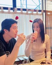 クォン・サンウ＆ソン・テヨン夫妻、結婚15年目も変わらない”日常デート”