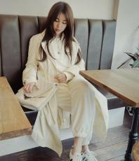 女優ユン・ウネ、ブランドバッグで完成させた”ワントーンコーデ”で優雅な日常