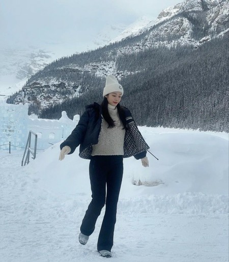キム・ヨナ、カナダの“銀世界”で佇む姿…ネット「雪の女王が戻ってきた」