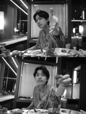俳優チョン・ギョンホ、恋人チェ・スヨンとのデートをキャッチ…食べさせてくれるスイート男性