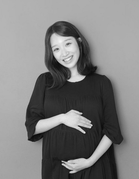 元「THE ARK」のユナ・キム、妊娠を発表「もう27週…大切な贈り物」