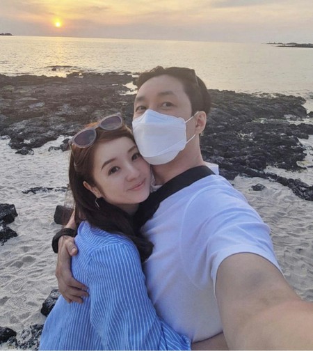 俳優シム・ヒョンタクの“日本人婚約者”サヤさん、SNS活動開始！「これからもシム氏と頑張ります」