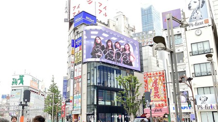 「aespa」、“3Dビジョン”で有名な新宿東口のビジョンに登場！