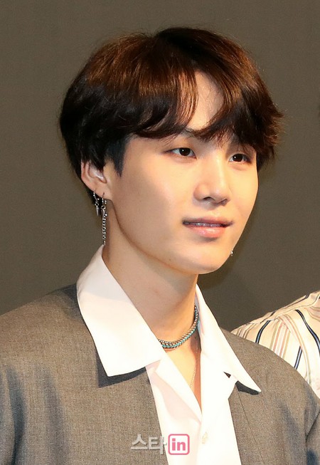 「BTS」SUGA、「D-DAY」が米国ビルボード200の2位