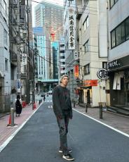 「CNBLUE」ジョン・ヨンファ、横浜の街を楽しむリラックスした姿…ホンギ（FTISLAND）も”いいね”