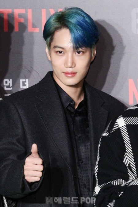 「EXO」KAI、軍入隊について「きょう知った、たくさん準備したのに残念」ファンたちと疎通中に涙を見せる