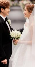 SE7EN＆イ・ダヘ、結婚式の写真公開…信頼のまなざしを向け合う2人