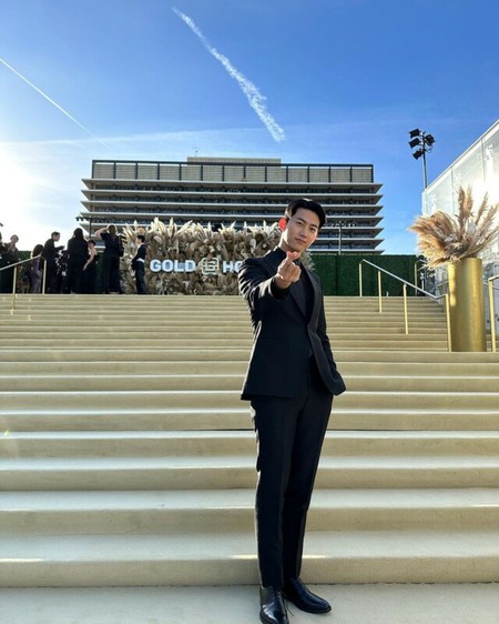 「2PM」テギョン、米「Gold Gala」で見せたスーツ姿…思わず見とれるスタイルの良さ