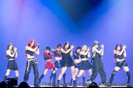 【公演レポ】「KCON JAPAN 2023」1日目、「INI」、「NiziU」、「THE BOYZ」、YENA、「STAYC」、「8TURN」、「JUST B」が会場を大熱狂の渦へ！