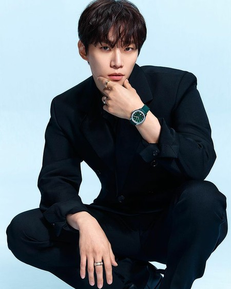 「2PM」ジュノ、オールブラックファッションで視線をくぎ付けにするビジュアル