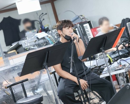 歌手ミヌ（SHINHWA）、9年ぶりに新曲公開＝単独コンサートで電撃披露