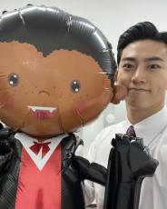 「2PM」オク・テギョン、出演ドラマ「ハートビート」のビハインドカットを大放出…「ハートビート初週終了！」