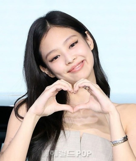 「BLACKPINK」JENNIE、誠意のないパフォーマンス？「負傷が頻繁、ファンを失望させたようだ」と釈明