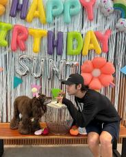 チャン・グンソク、愛犬の誕生日を祝う…キュートなツーショット公開