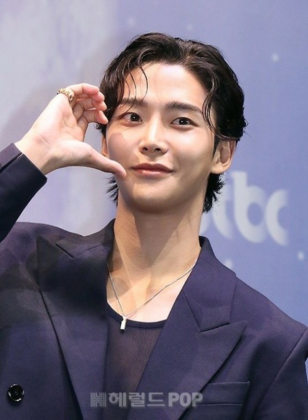 ロウン（SF9）、役作りで8kg減量を明かす…「さらに良い感じに映ってる