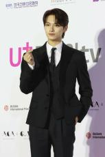 「SEVENTEEN」のJUN、俳優ムン・ジュンフィとして人気賞受賞（BIFF）
