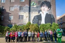 「BTS」Vの壁画、韓国・水原の行宮洞に登場