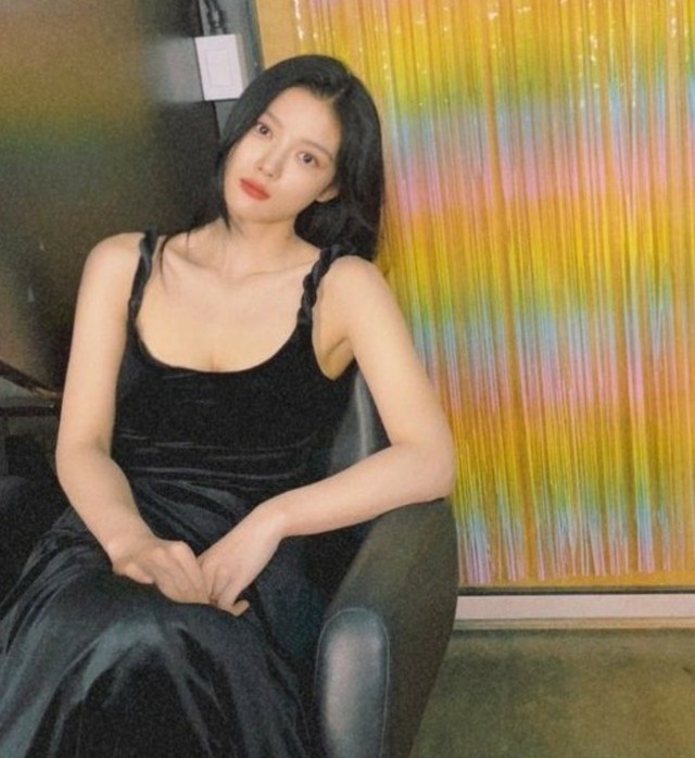 女優キム・ユジョン、初めて見せるグラマースタイル…露出度高めドレスが話題