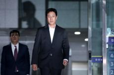 “薬物使用容疑”俳優イ・ソンギュン、約1時間の召喚調査を終了して帰宅