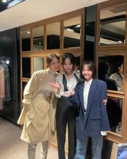 女優チェ・ジウ、映画「ニューノーマル」の出演者たちと独歩的な美しさを誇る…さすがジウ姫