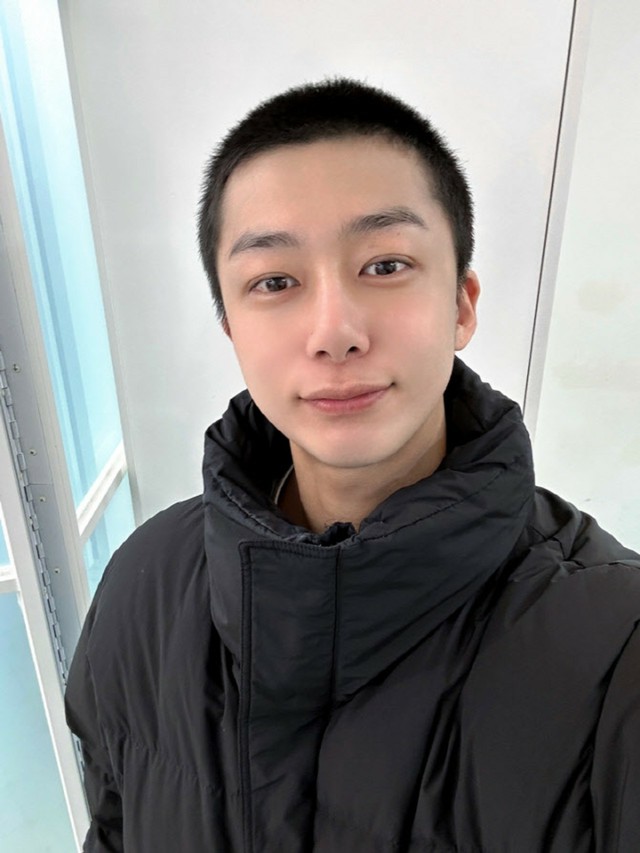 MONSTA X」ヒョンウォン入隊、「MONBEBE、ちょっとだけバイバイ