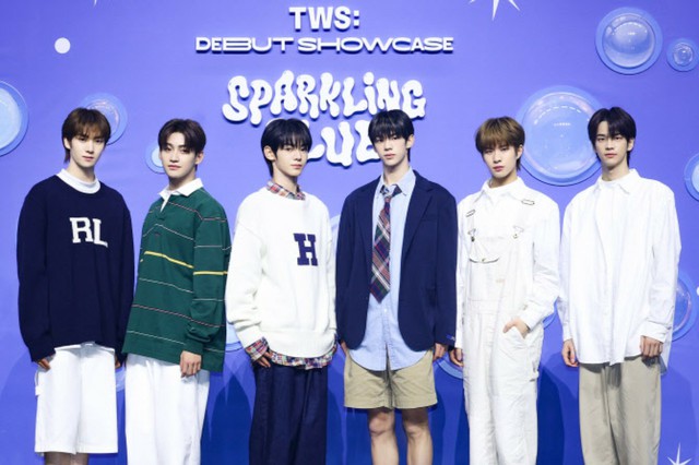 TWS シニュ　セット売り‼️最終値下‼️ Amazon.co.jp: 233 TWS シニュ 写真L版 89×127mm : 家電＆カメラ