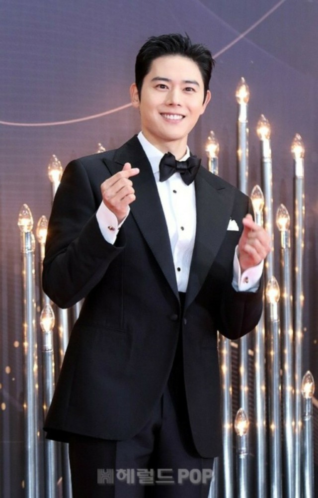 ZE:A アルバム パク ヒョンシク イム シワン キム ドンジュン Amazon.co.jp: ZE:A 2集 - Spectacular (CD+DVD+写真集