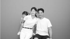 女優ハン・ジヘ、40歳の誕生日パーティー…幸せな家族写真公開